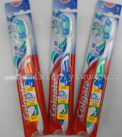 义乌商贸城中的明星单品 高露洁三效优护牙刷9200在杜超日用百货批发城的市场解析